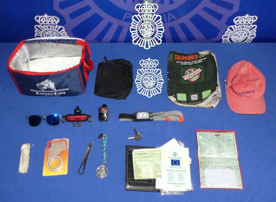 Efectos que llevaba el detenido