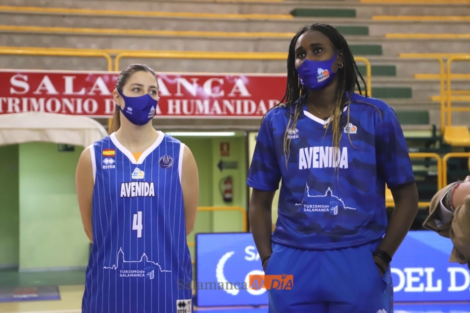 Leonor Rodríguez y Umi Diallo, durante el acto que tuvo lugar en Würzburg / Lydia González