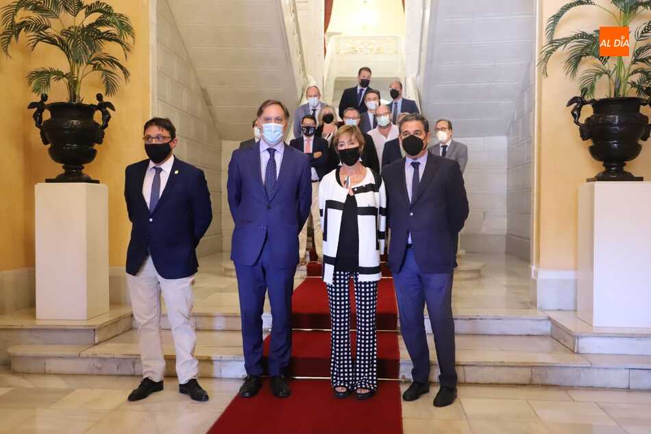 Miembros del Consejo de la Abogacía de Castilla y León en el Ayuntamiento de Salamanca. Foto: Lydia González
