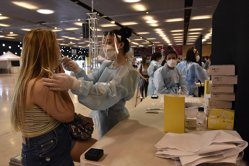 Sanidad suma 31.171 casos y 27 muertes, y muestra una nueva subida de la incidencia a 677