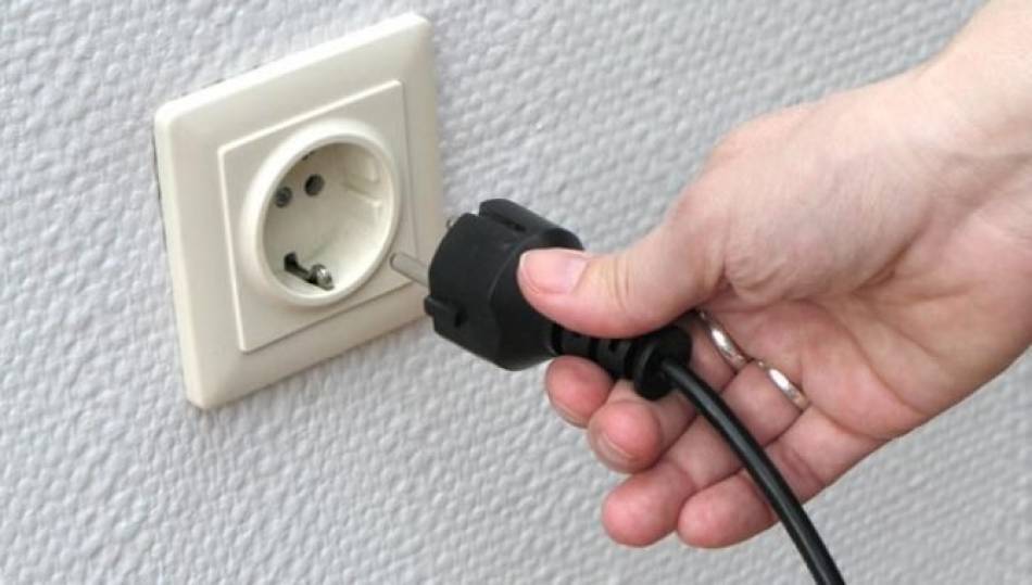 Controlada la avería en la línea de interconexión con Francia que ha dejado sin electricidad a...