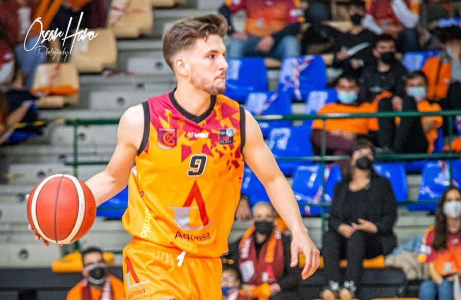 El Aquimisa Carbajosa renueva al base Carlos Hidalgo