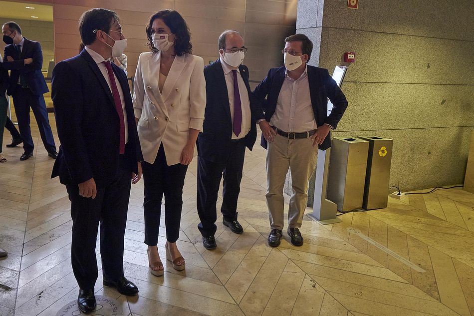 La presidenta de la Comunidad de Madrid, Isabel Díaz Ayuso; el ministro de Cultura y Deporte, Miquel Iceta, y el alcalde de Madrid, José Luis Martínez-Almeida, asisten a la retransmisión del 44º Comité de Patrimonio Mundial de la Unesco - Jesús Hellín - E