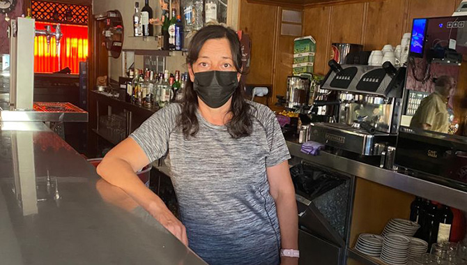 Rosa Bernal, gerente de Bar el Cuco en Pedraza de Alba