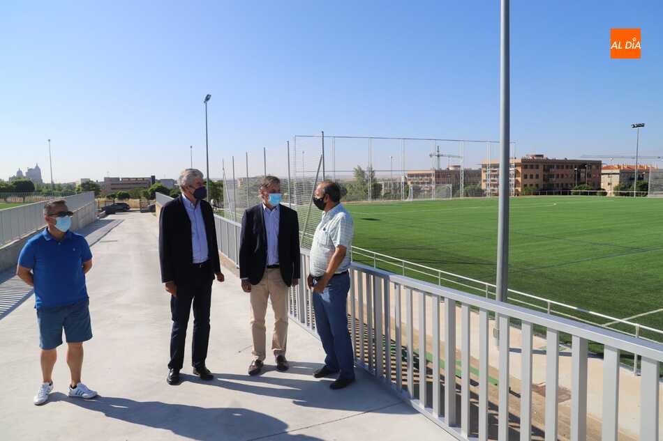 Visita a las recién remodeladas instalaciones del campo de fútbol La Salud. Foto. Lydia González