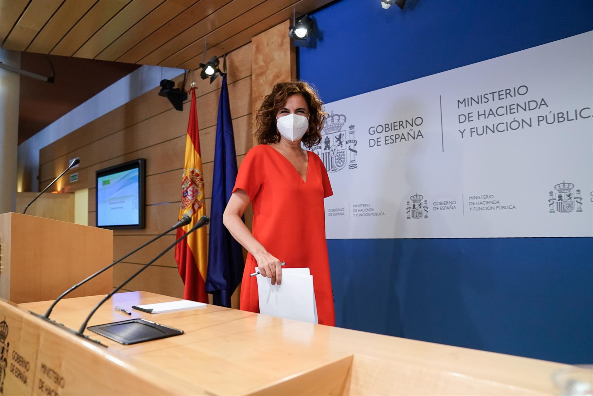 La ministra de Hacienda y Función Pública, Maria Jesús Montero, a su llegada a una rueda de prensa posterior a una reunión del Consejo de Política Fiscal y Financiera. EP
