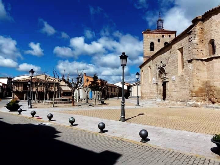 Plaza Mayor de Macotera. Archivo