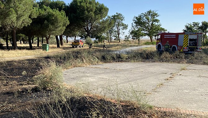 Los Bomberos de Peñaranda sofocaban un incendio declarado en el parque El Inestal