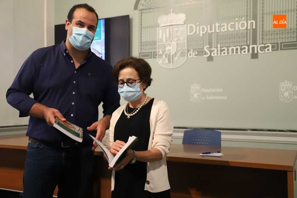 David Mingo, diputado de Cultura, y Consuelo Sánchez, coautora del libro