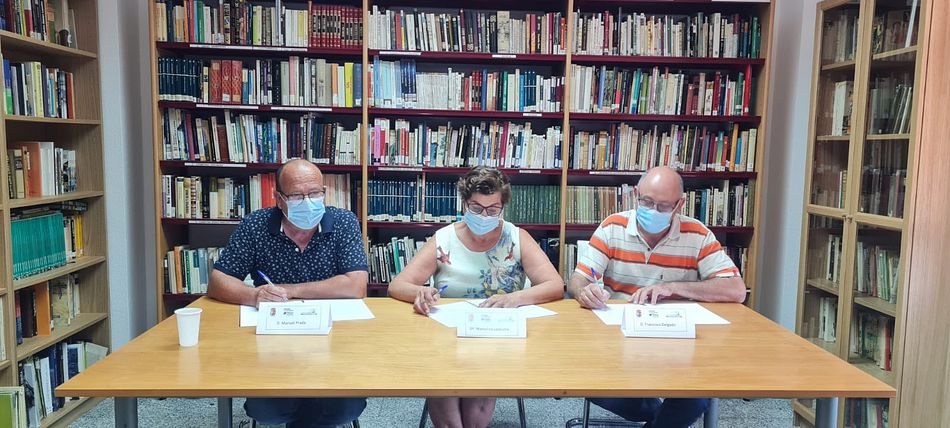 Representantes de las tres entidades firman el convenio de colaboración - Ayto. Valdelosa