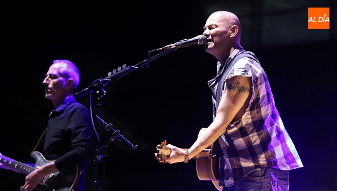 Celtas Cortos ofrecía un concierto en Santa Marta dentro del programa Noches del Tormes