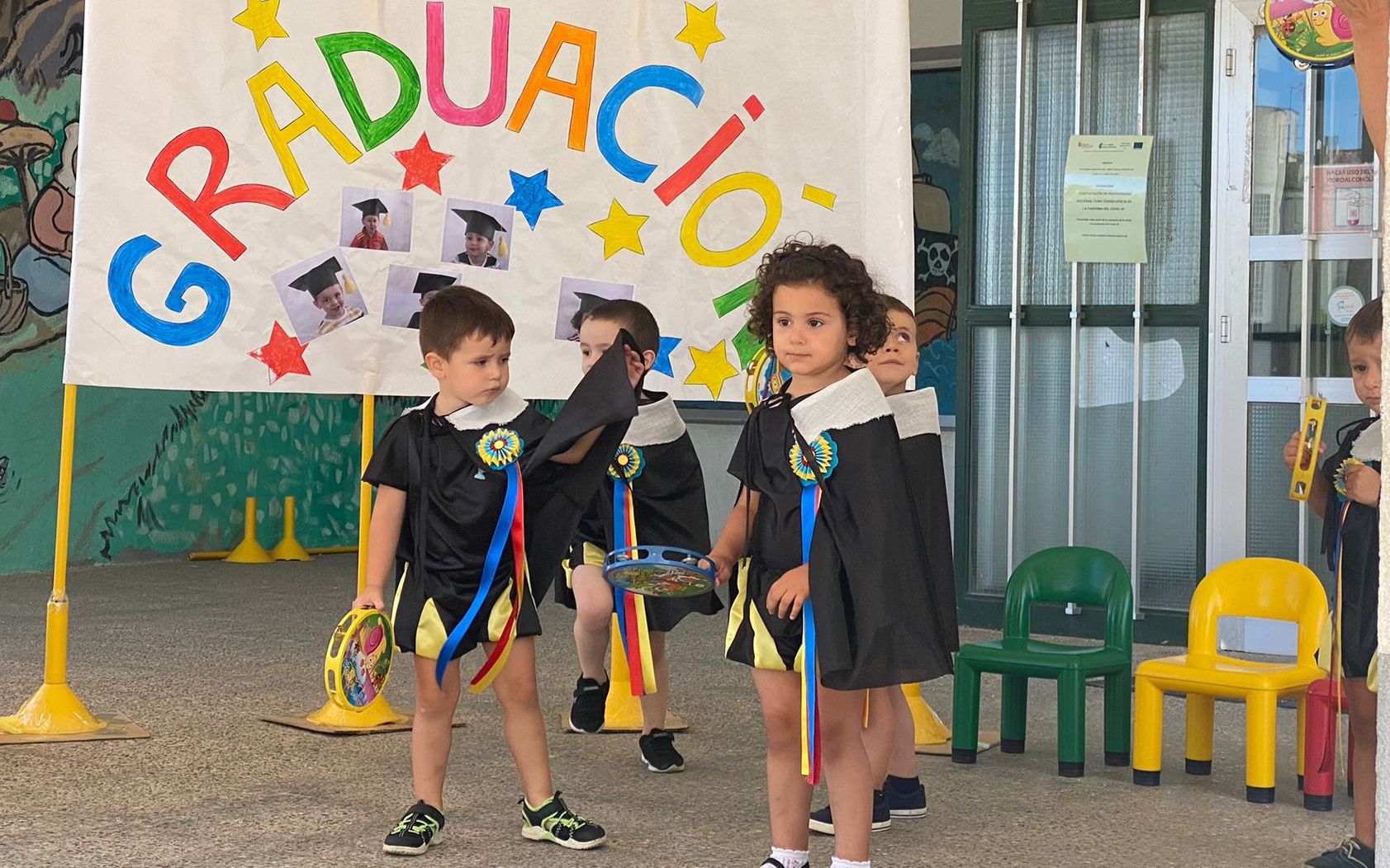 Foto 2 - Los pequeños de la guardería de Vitigudino celebran su ‘graduación’  