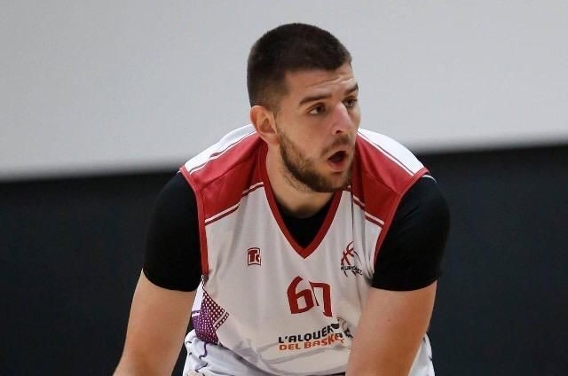 Milan Pavlovic, pívot serbio recién fichado por el Aquimisa Carbajosa