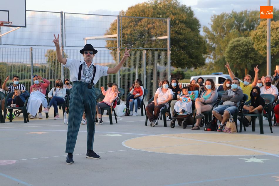 Divertido espectáculo de Karoli repleto de marabales y humor - Fotos: Lydia González