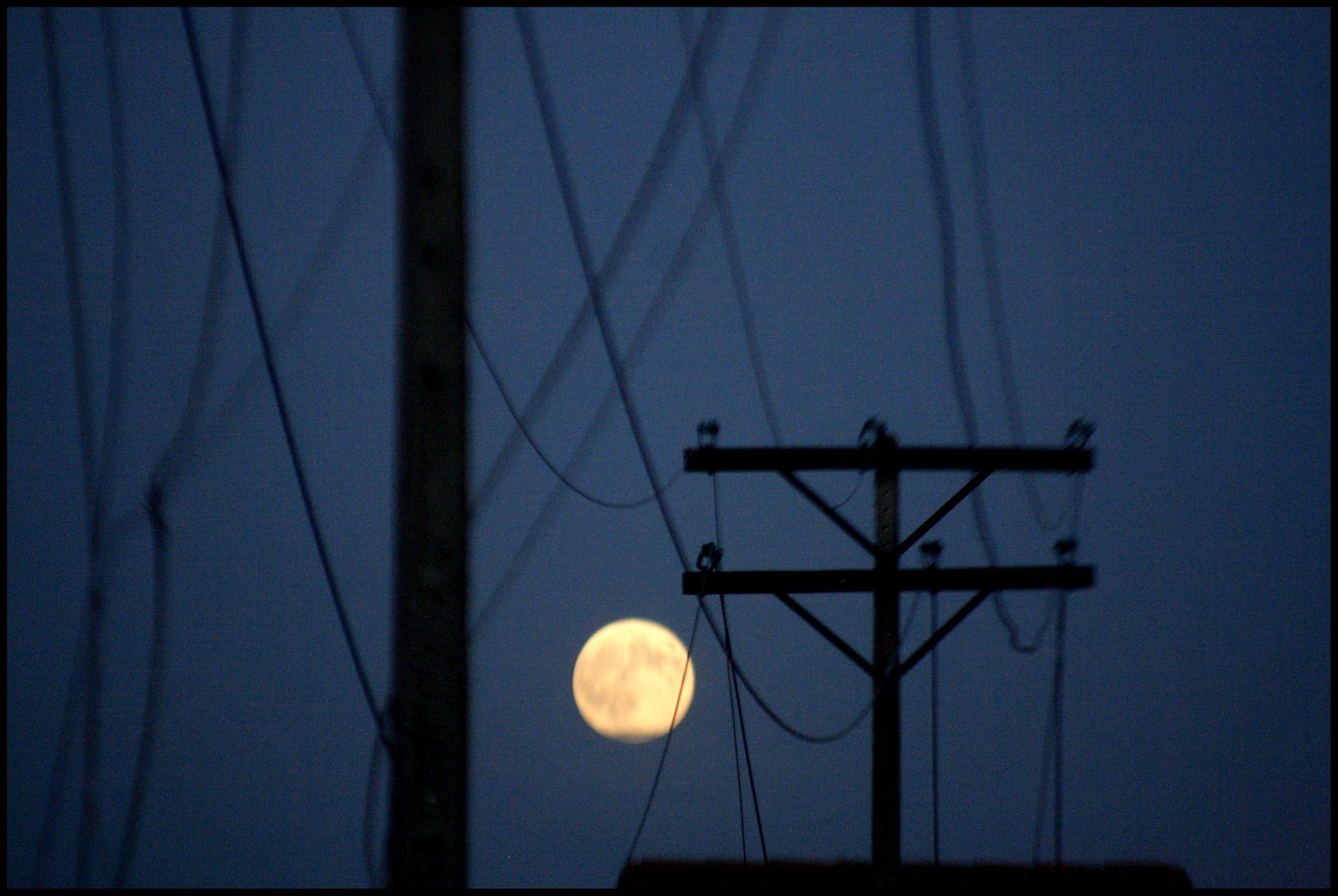 ‘En las quietudes del ocaso’, un poema de Aurora Camacho de Schmidt  