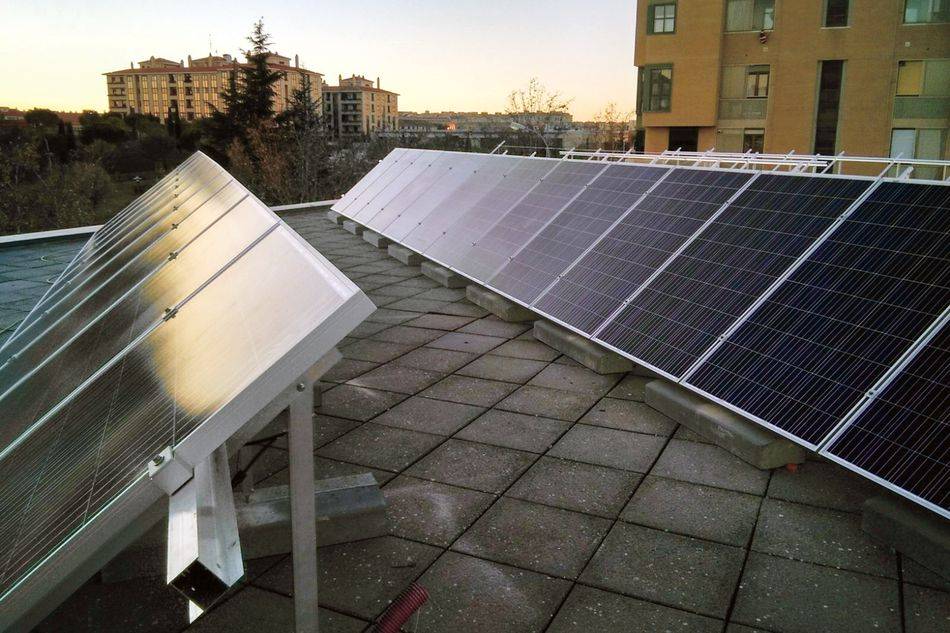 La Junta invierte 38 millones para fomentar el autoconsumo energético y renovar los sistemas de...