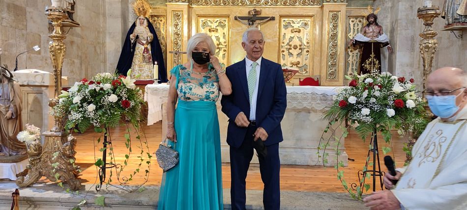Agustín Merino y  Mari Cruz García celebran sus bodas de oro en Salamanca