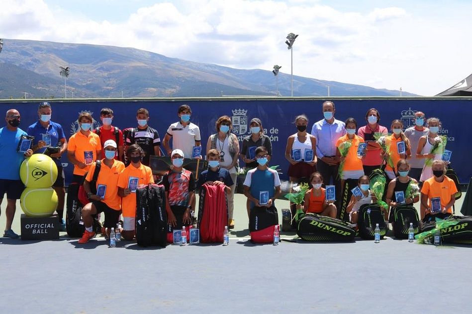 Foto de familia de los ganadores del XIX Open de Tenis Ciudad de Béjar - CT Béjar