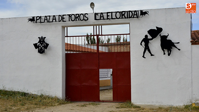 Imagen de las puertas de la plaza de toros La Florida