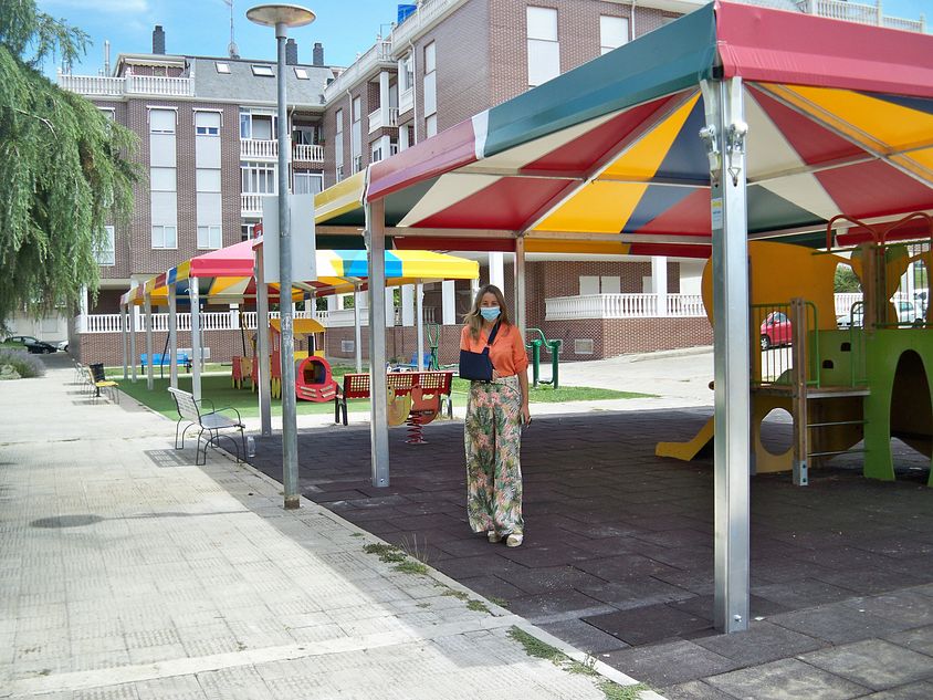 Los parques Infantiles de la Plaza Comuneros ya cuentan con carpas para el sol