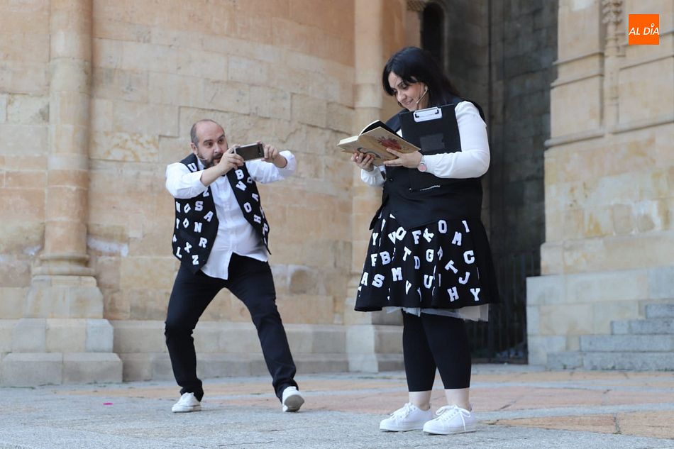 Jara Aizpurúa y Carlos San Jorge en plena función - Fotos: Lydia González