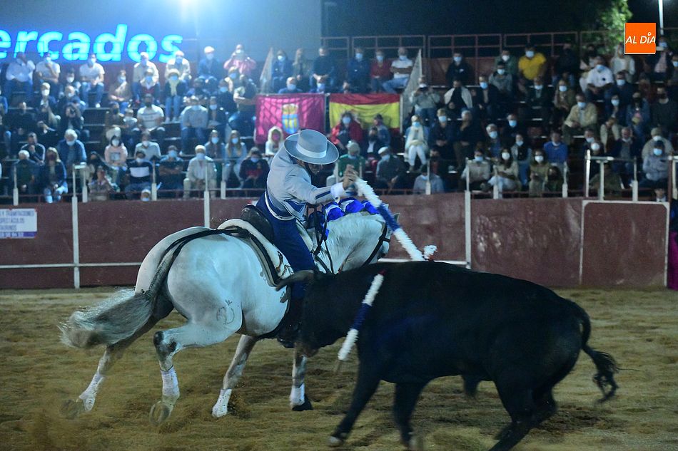 Foto 6 - Exitosa corrida de rejones con las monturas de Maura Caetano y Víctor Herrero   