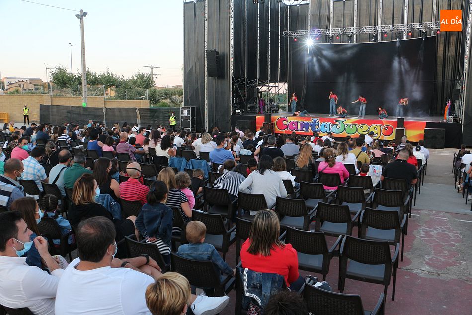 Un divertido Cantajuegos cierra el fin de semana del preámbulo de fiestas