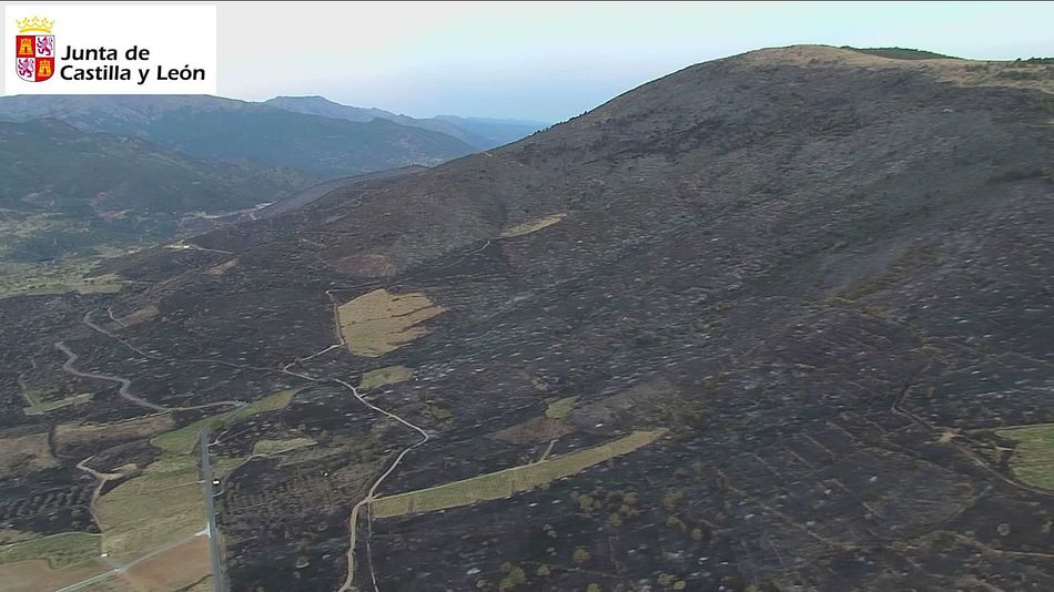 Imagen aérea del estado de parte del incendio en Cebreros y El Tiemblo - Junta de Castilla y León