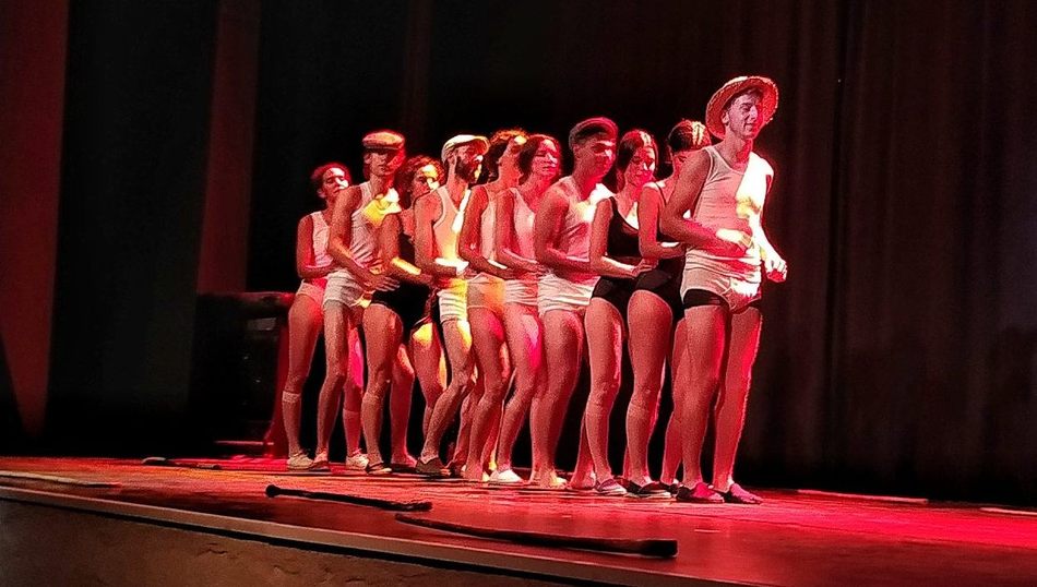 Agro-cabaret es un espectáculo fresco y dinámico en el que los participantes reflexionan sobre la identidad rural