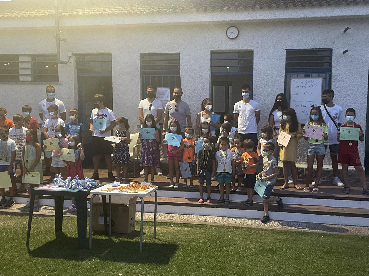 Carbajosa finaliza con éxito los cursos de natación, con más de 130 participantes