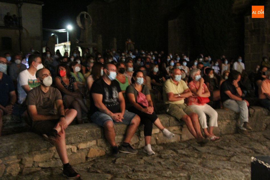 Lleno en el concierto tributo a Sabina en Monleras  