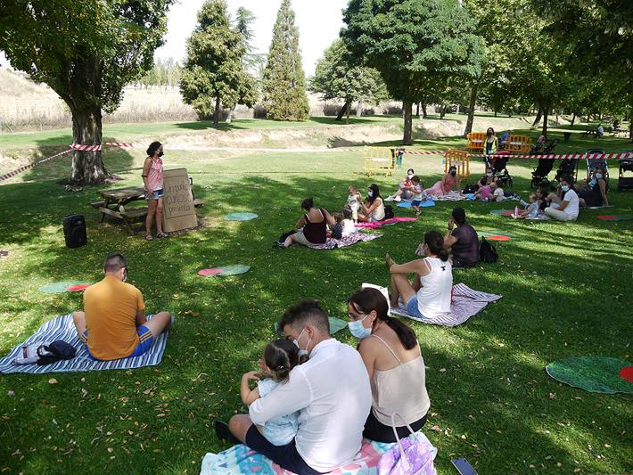 Un Bebecuentos protagonizaba este viernes el programa festivo en Carbajosa