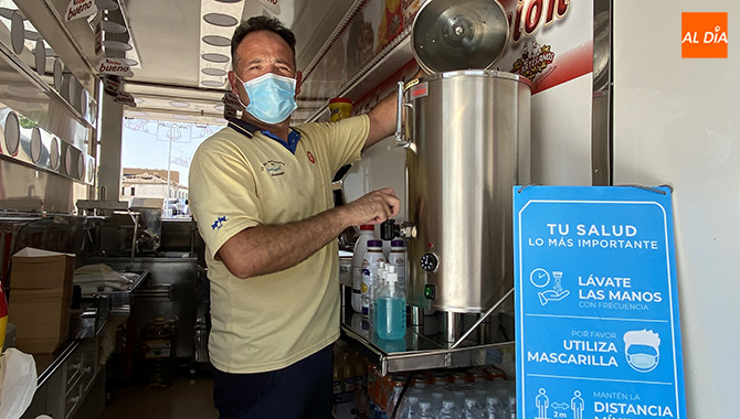 Fernando Pernía es la tercera generación de una Chocolatería familiar que recorre ferias y eventos y ahora hace escala en Peñaranda