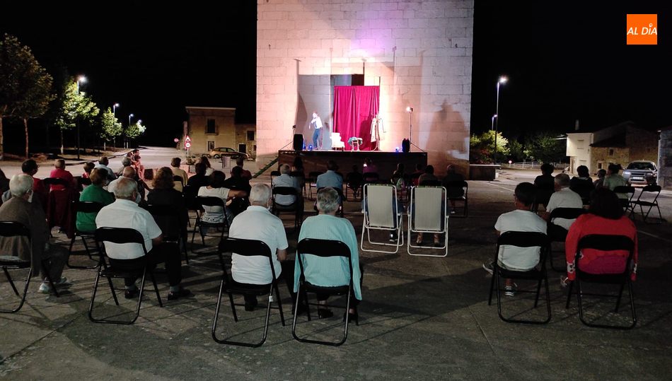 Momento de la representación de El abuelo, obra de Jes Martins