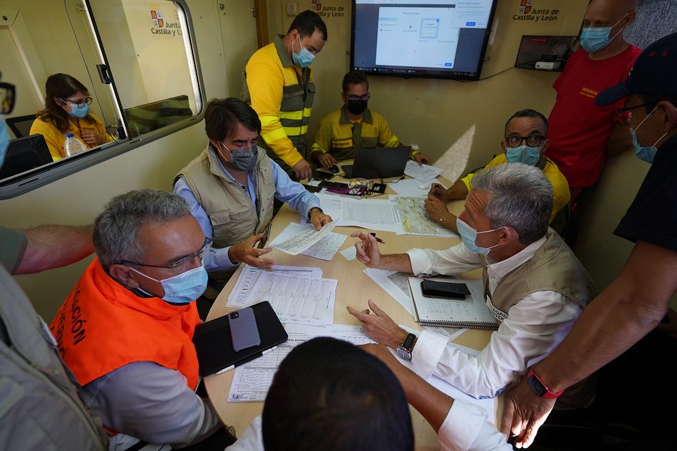 El consejero de Fomento y Medio Ambiente de la Junta, Juan Carlos Suárez-Quiñones, visitó el Puesto de Mando Avanzado - JCyL