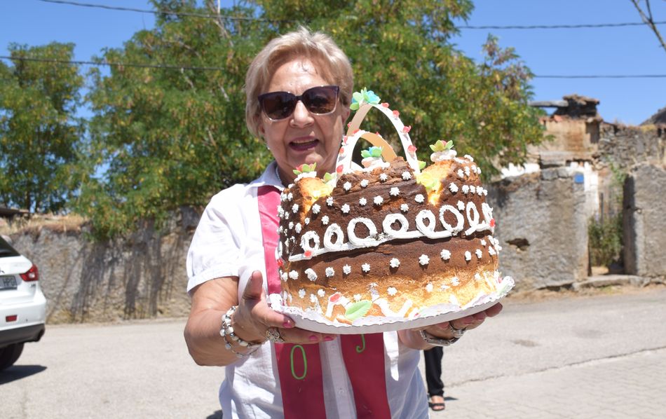 Foto 3 - La Subasta de las Roscas de Nuestra Señora en Aldea del Obispo deja 700€ de recaudación  