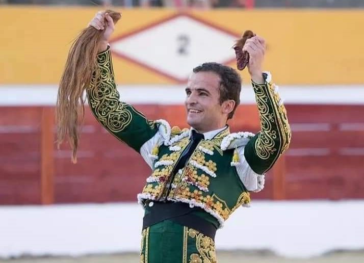 Buena tarde para Damián Castaño con indulto para su primer toro  | Manuel Martín