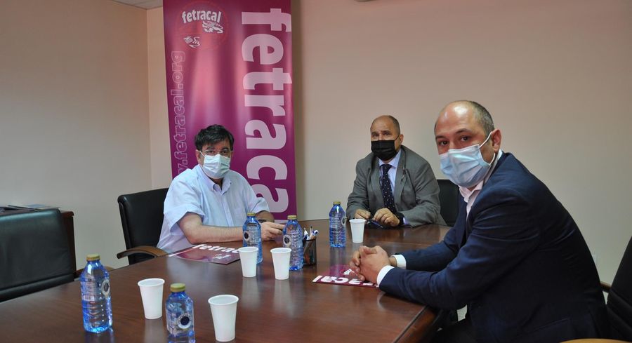 Reunión entre federaciones de transportistas y autoescuelas de Castilla y León con la Junta. Foto de FETRACAL