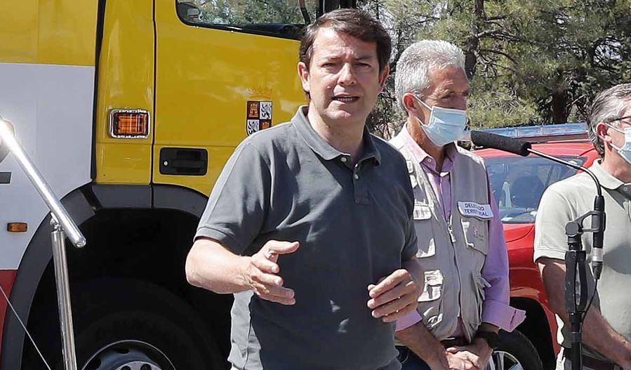 Fernández Mañueco hoy se encontraba en el Puesto Avanzado de Mando de El Barraco (Ávila), donde ha seguido de cerca la evolución del mayor incendio registrado hasta el momento en Castilla y León