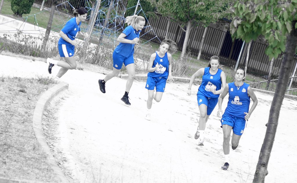 Las jugadoras del Perfumerías Avenida, fuera de Würzburg realizando carreras / CB Avenida