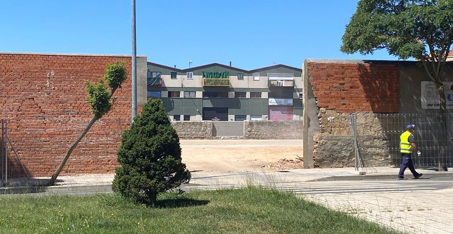 Acceso al campo de Puente Ladrillo, en la calle Jesús Arambarri