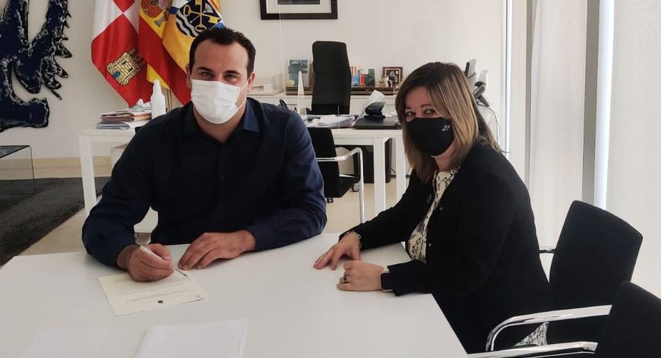 David Mingo, alcalde de Santa Marta, en la firma de este convenio