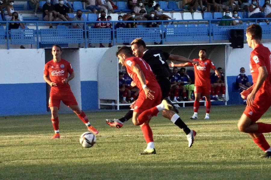 Pepe Carmona realiza un disparo / Salamanca UDS