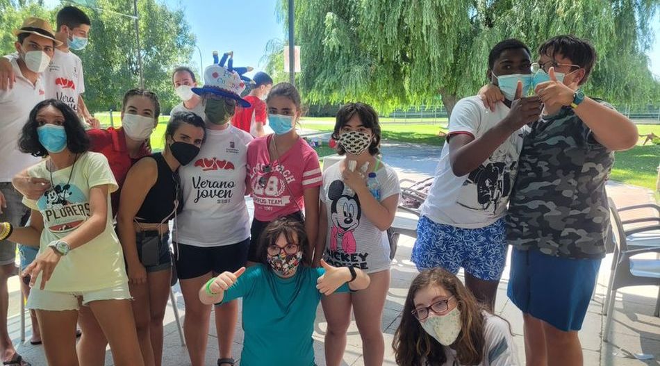 Algunos de los integrantes de Aviva en una de sus actividades de verano. Foto Aviva