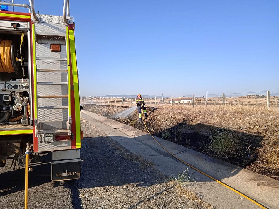 Actuación contra incendios en la A-66 esta mañana | Bomberos de Guijuelo