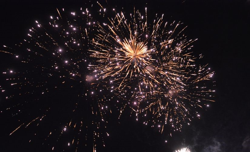 Final de fiesta en Guijuelo con gran castillo de fuegos artificiales