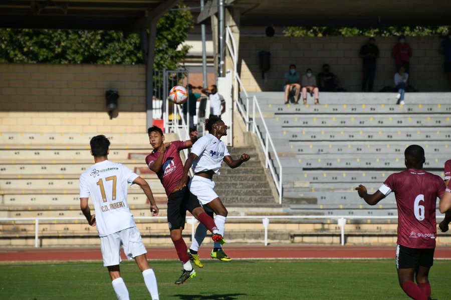 Una disputa en el Salamanca UDS B - Ribert / Salamanca CF UDS