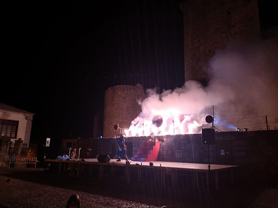 Espectacular puesta en escena pirotécnica en Miranda del Castañar