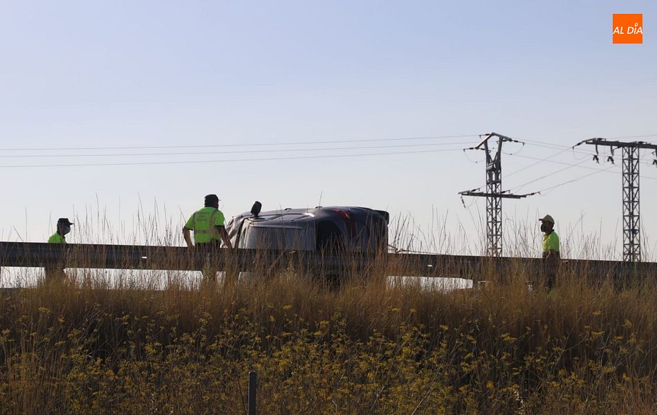 Estado del vehículo en plena A-66 - Fotos: Lydia González