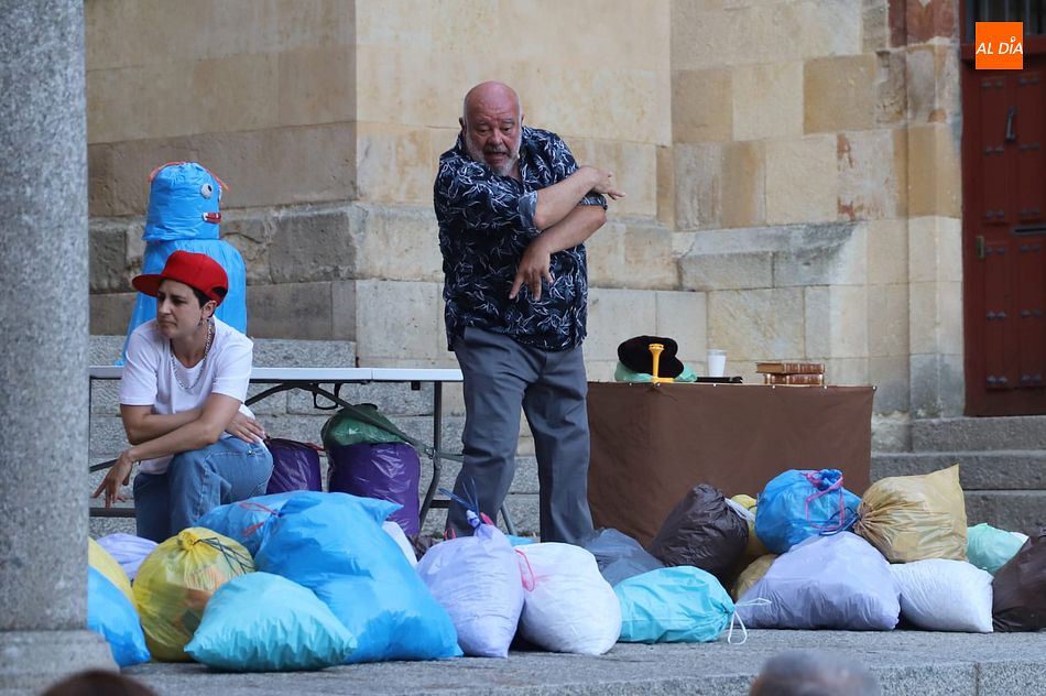 El conocido actor Fernando Saldaña en plena función - Fotos: Lydia González